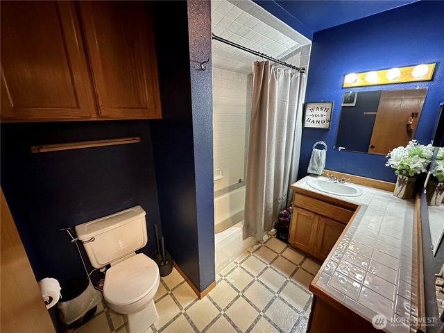 970 N Colony Surf Drive, Lilliwaup, WA 98555