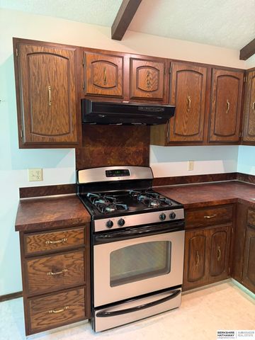 6214 S 150 Street, Omaha, NE 68137