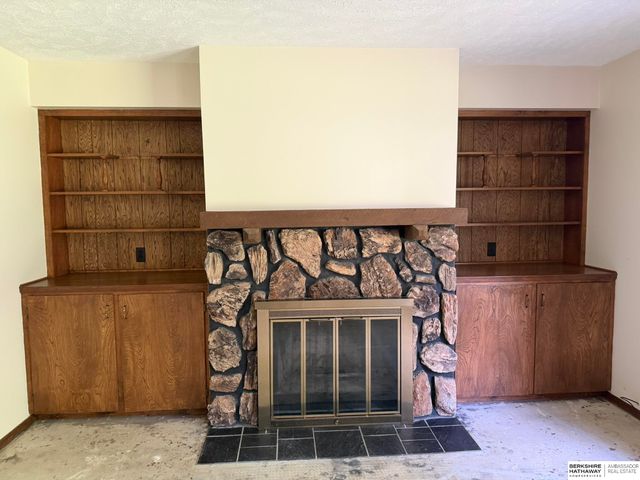 6214 S 150 Street, Omaha, NE 68137