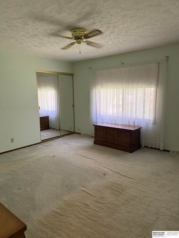 6214 S 150 Street, Omaha, NE 68137