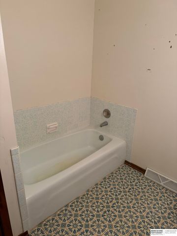 6214 S 150 Street, Omaha, NE 68137