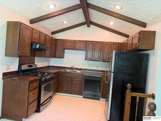 6214 S 150 Street, Omaha, NE 68137