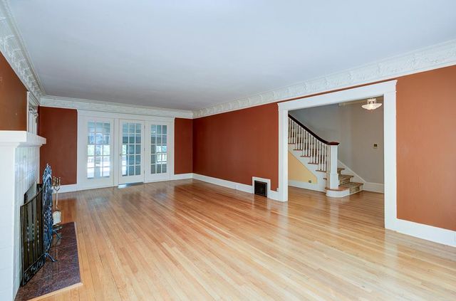 933 E Cambridge Avenue, Fresno, CA 93704