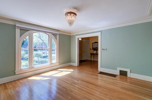 933 E Cambridge Avenue, Fresno, CA 93704