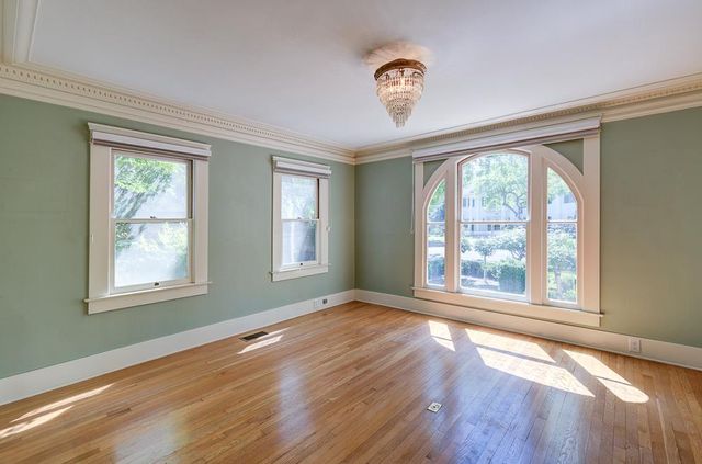 933 E Cambridge Avenue, Fresno, CA 93704