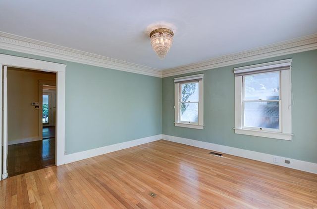 933 E Cambridge Avenue, Fresno, CA 93704