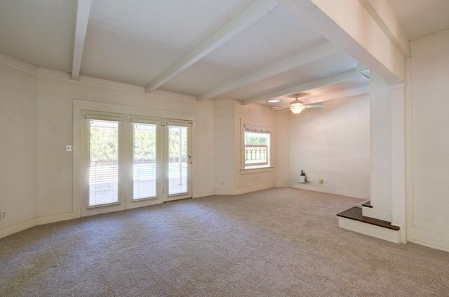 933 E Cambridge Avenue, Fresno, CA 93704