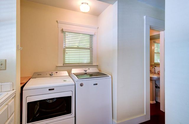 933 E Cambridge Avenue, Fresno, CA 93704