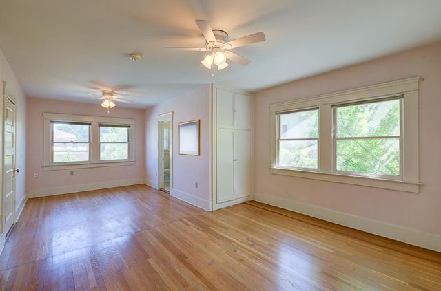 933 E Cambridge Avenue, Fresno, CA 93704