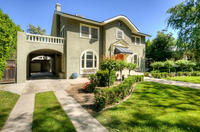933 E Cambridge Avenue, Fresno, CA 93704