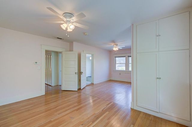 933 E Cambridge Avenue, Fresno, CA 93704