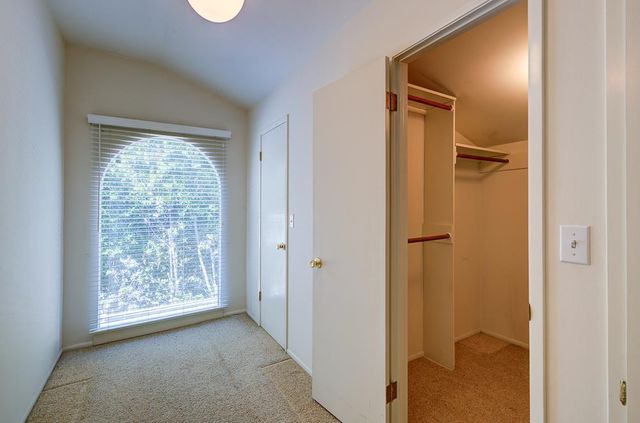 933 E Cambridge Avenue, Fresno, CA 93704