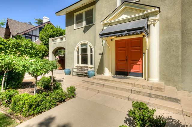 933 E Cambridge Avenue, Fresno, CA 93704