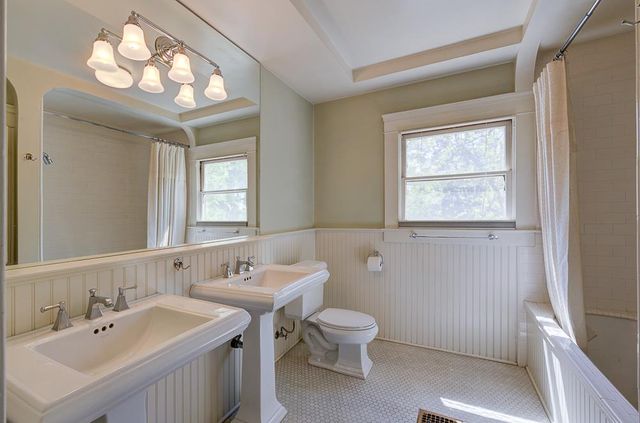 933 E Cambridge Avenue, Fresno, CA 93704