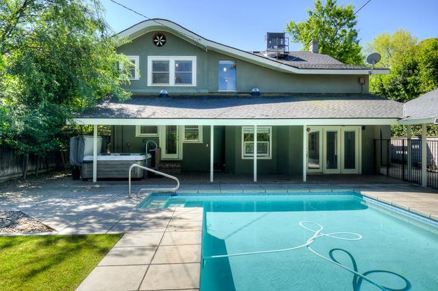 933 E Cambridge Avenue, Fresno, CA 93704