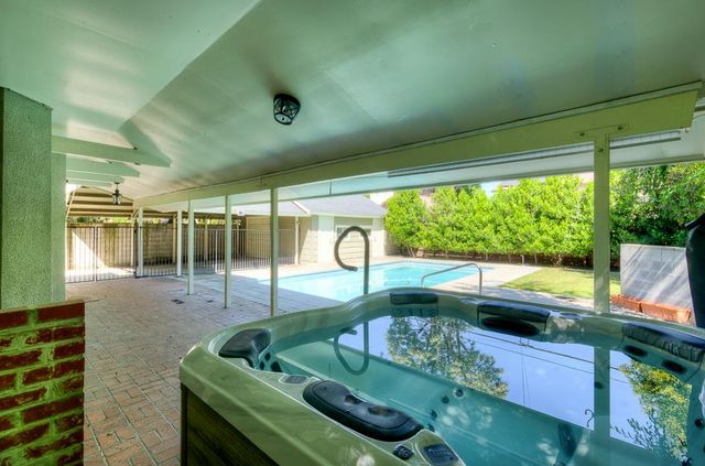 933 E Cambridge Avenue, Fresno, CA 93704