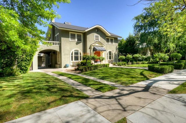 933 E Cambridge Avenue, Fresno, CA 93704