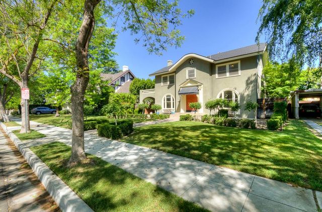 933 E Cambridge Avenue, Fresno, CA 93704