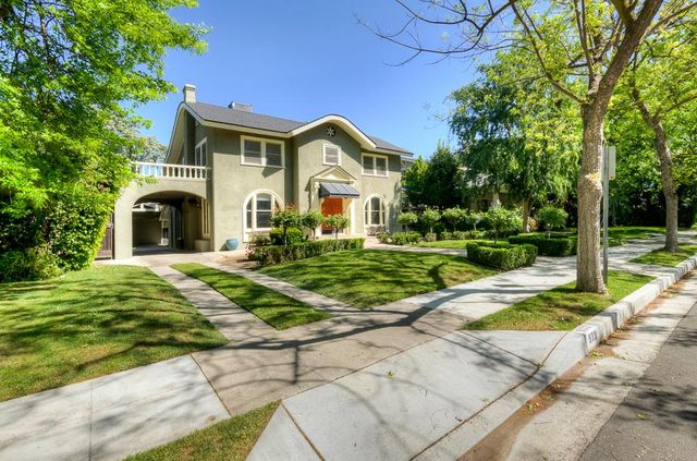 933 E Cambridge Avenue, Fresno, CA 93704