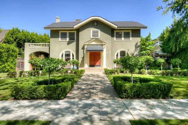 933 E Cambridge Avenue, Fresno, CA 93704