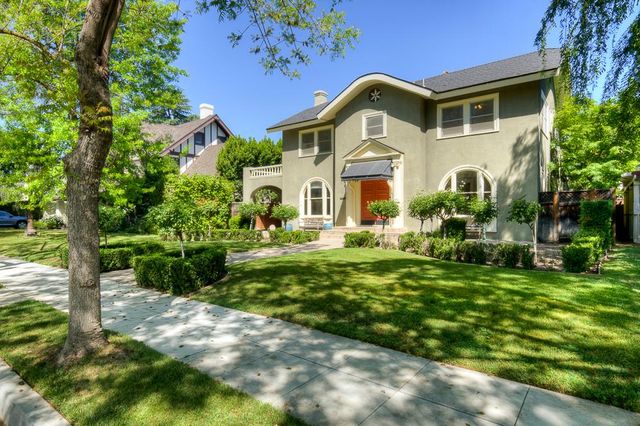 933 E Cambridge Avenue, Fresno, CA 93704