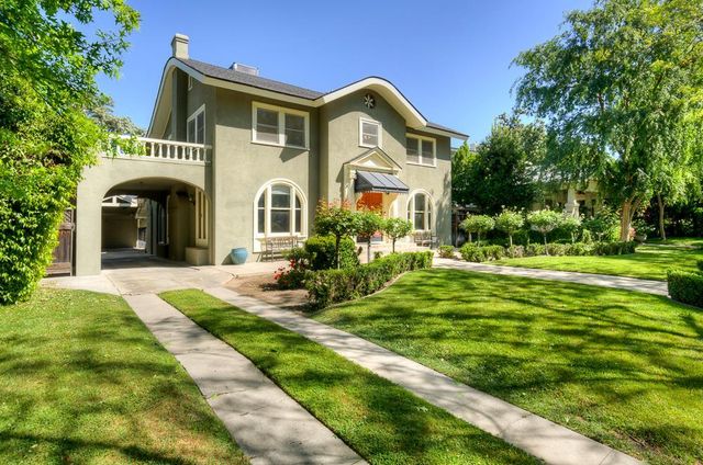 933 E Cambridge Avenue, Fresno, CA 93704