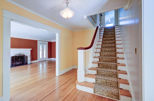 933 E Cambridge Avenue, Fresno, CA 93704