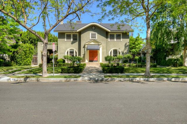 933 E Cambridge Avenue, Fresno, CA 93704