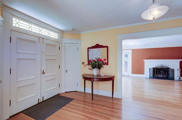 933 E Cambridge Avenue, Fresno, CA 93704