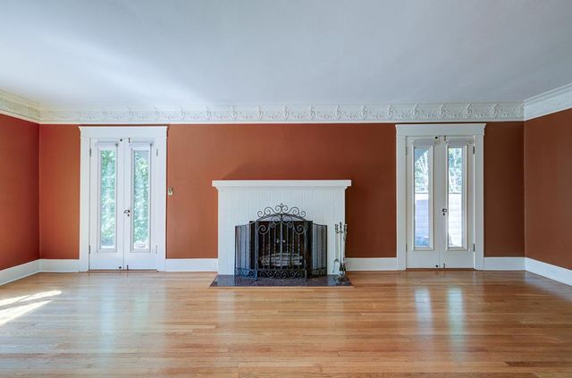 933 E Cambridge Avenue, Fresno, CA 93704