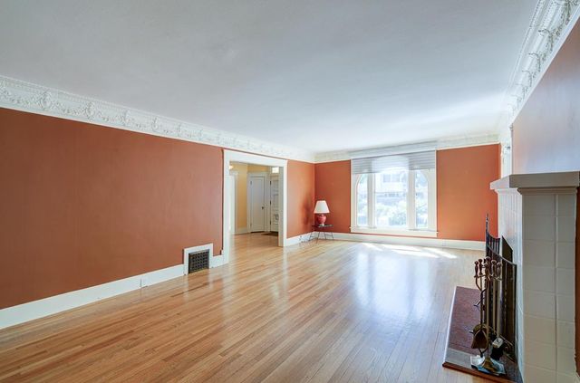 933 E Cambridge Avenue, Fresno, CA 93704