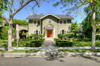 933 E Cambridge Avenue, Fresno, CA 93704