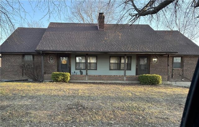 2200 Twin Oaks Drive, Harrisonville, MO 64701