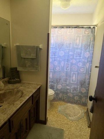 2200 Twin Oaks Drive, Harrisonville, MO 64701