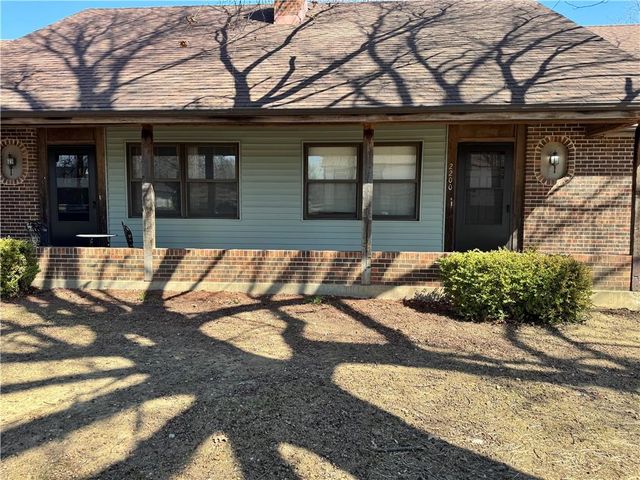 2200 Twin Oaks Drive, Harrisonville, MO 64701