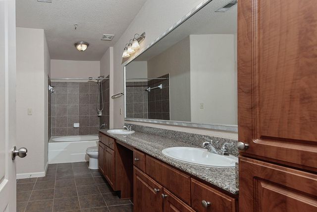 1711 Old Spanish Trail 443, Houston, TX 77054