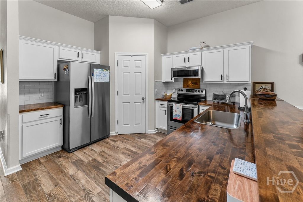 Image 13 of property listing at 88 Travertine Circle, Savannah, GA 31419