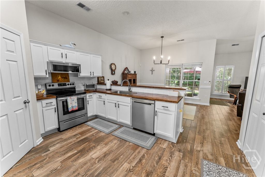 Image 14 of property listing at 88 Travertine Circle, Savannah, GA 31419