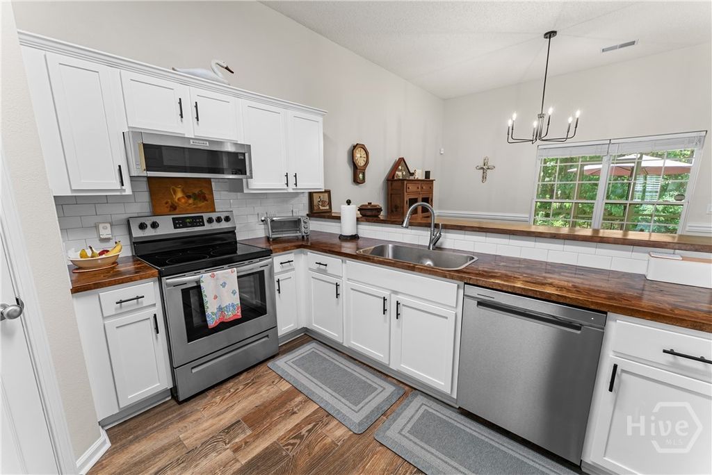 Image 16 of property listing at 88 Travertine Circle, Savannah, GA 31419