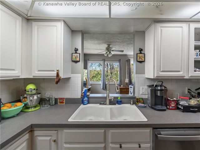 9 Brentwood Circle, Nitro, WV 25143