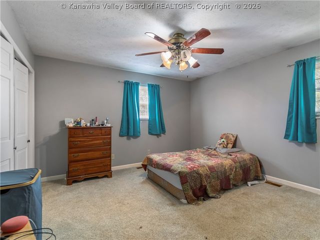 9 Brentwood Circle, Nitro, WV 25143