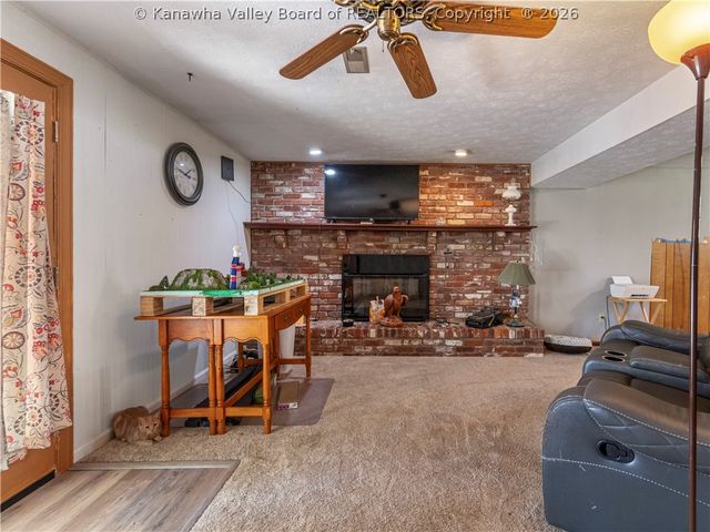 9 Brentwood Circle, Nitro, WV 25143