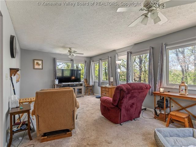 9 Brentwood Circle, Nitro, WV 25143
