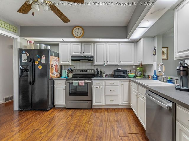 9 Brentwood Circle, Nitro, WV 25143