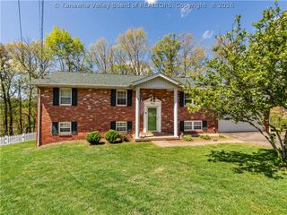 9 Brentwood Circle, Nitro, WV 25143