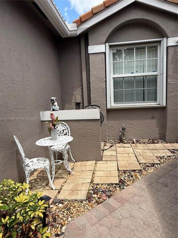 7451 S Aragon Boulevard 5, Sunrise, FL 33313