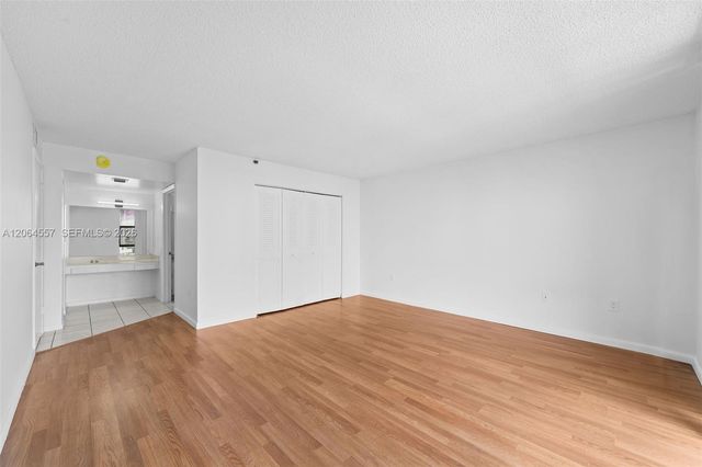17500 N Bay Rd S508, Sunny Isles Beach, FL 33160