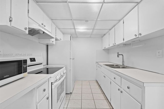 17500 N Bay Rd S508, Sunny Isles Beach, FL 33160