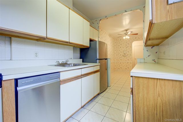 67-87 Booth Street 6J, Forest Hills, NY 11375