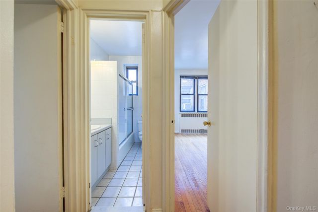 67-87 Booth Street 6J, Forest Hills, NY 11375